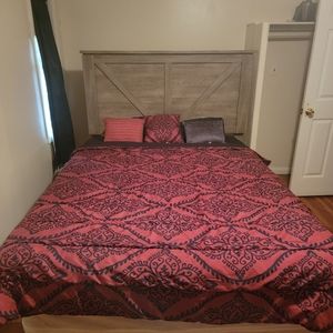 Queen size bed, six drawers dresser w/ mirror, nightstand, 46' t.v.& t.v. stand